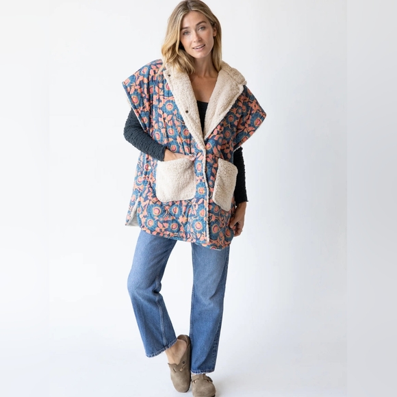 NATURAL LIFE Jackets & Blazers - Natural Life Camp Cape Sherpa "Teal Dahlias" NWT